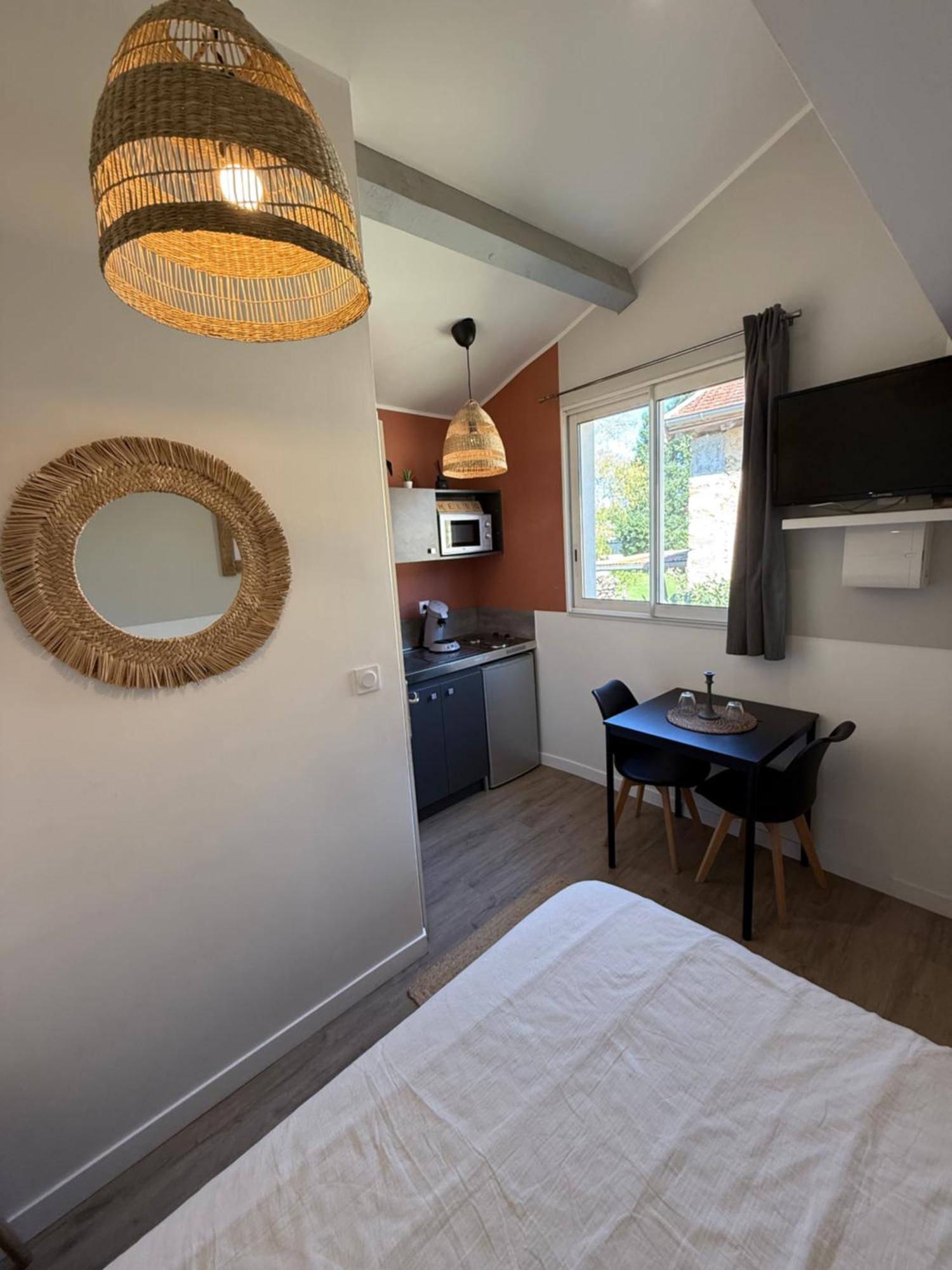 Loft, Studio And Love Rooms Bourg-Saint-Christophe Eksteriør billede
